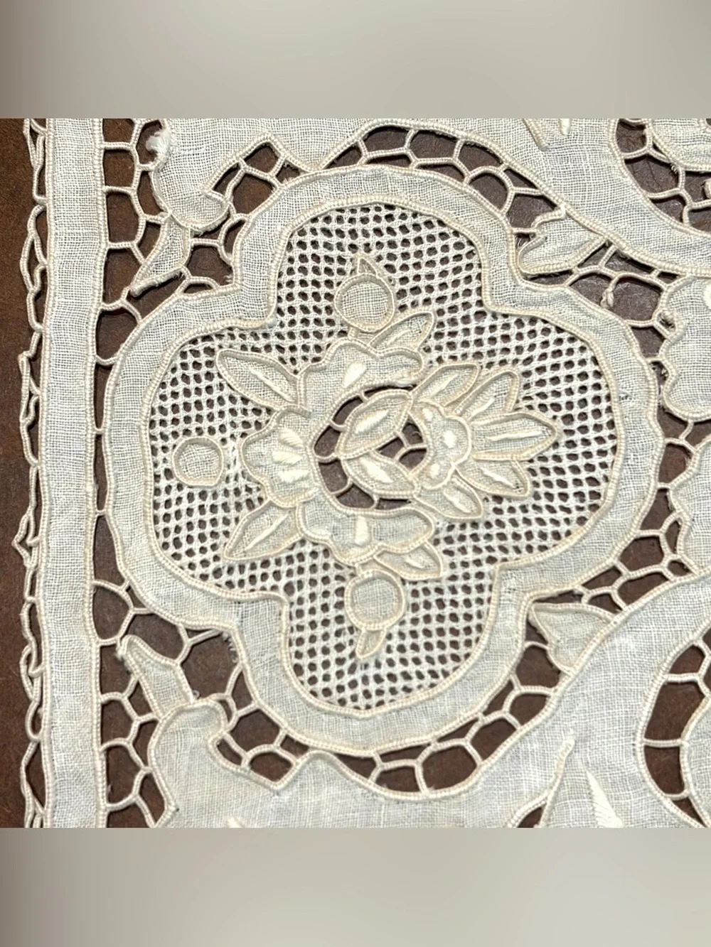 Vintage- 🤍 7 Lace Embroidered Linen Doily Rectangular Table Accent in Ivory